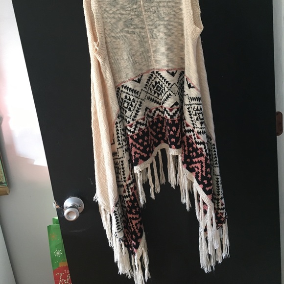 Hippie Rose Aztec Shrug - Picture 5 of 7